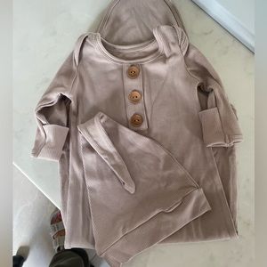 Caden Lane knot gown and hat set